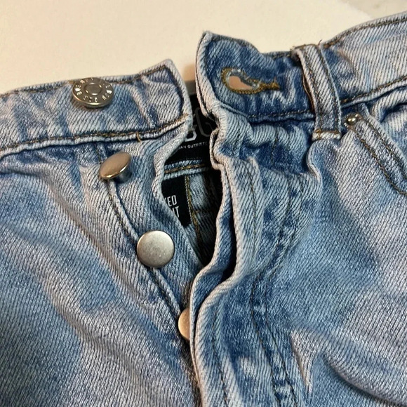 Urban Outfitters BDG‎  cut off's. Size 27. Slightly Distressed. - Picture 5 of 11